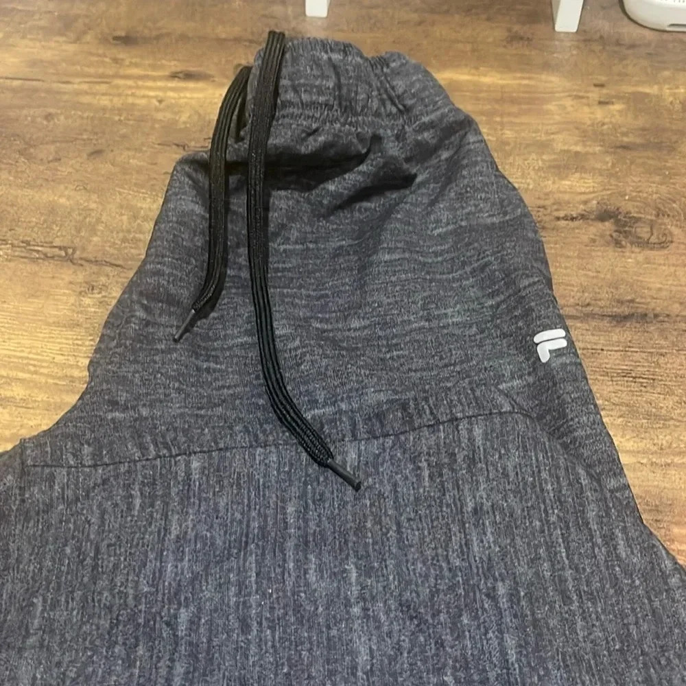 Fila women’s joggers grey size XS. Size tag wore off.